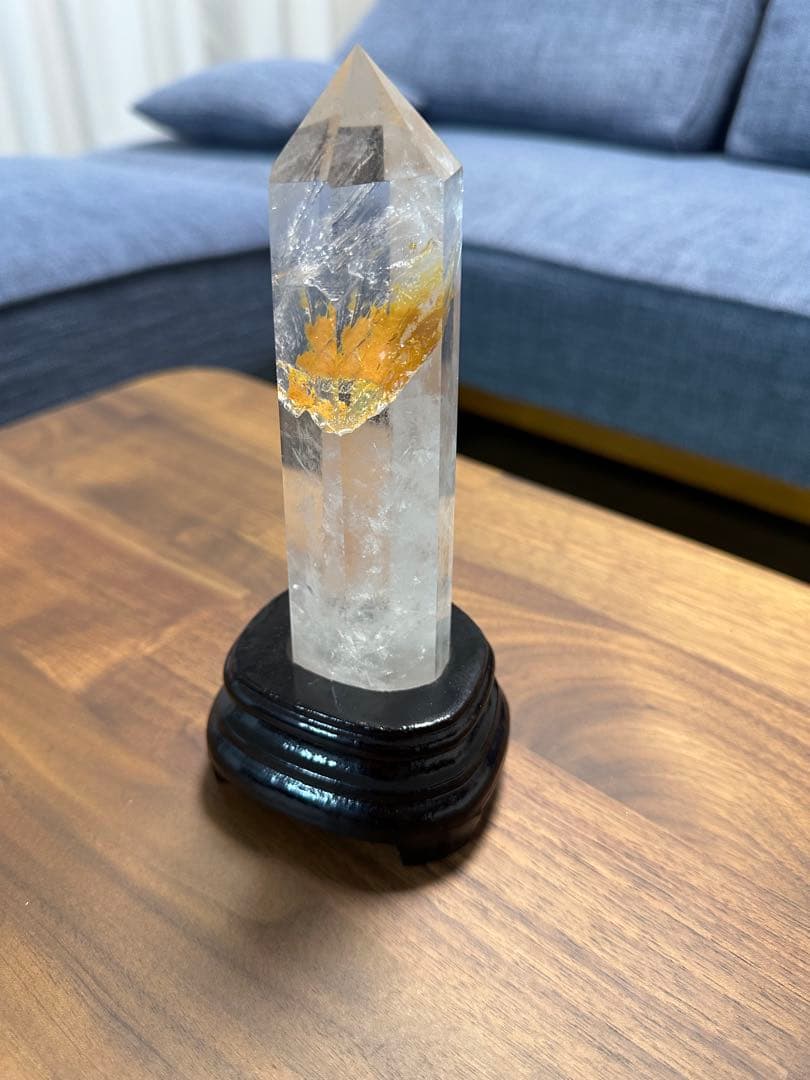 クリスタル水晶ポイント置物 黒台座付き