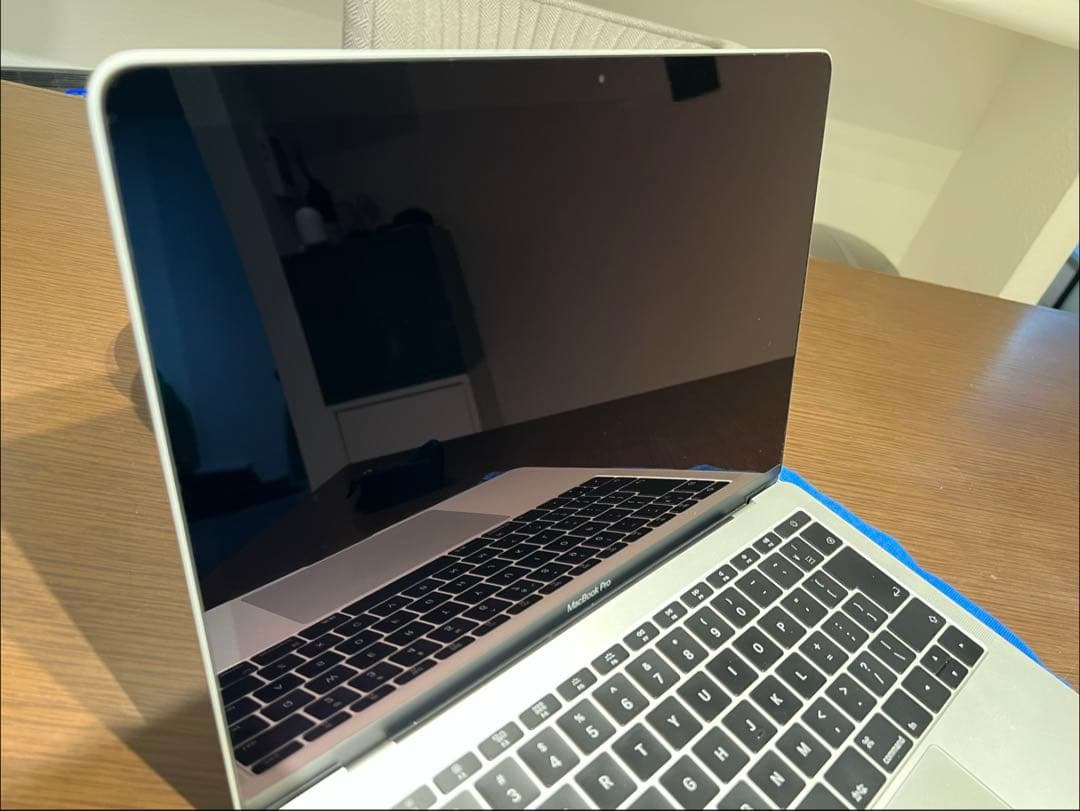 美品 MacBook Pro 13 USキーボードトップ 純正充電器付