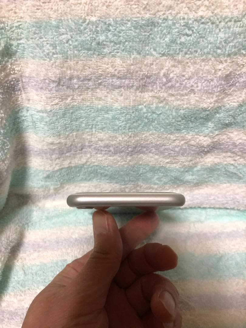 iPhone 8 64GB シルバー 動作品 バッテリー100%