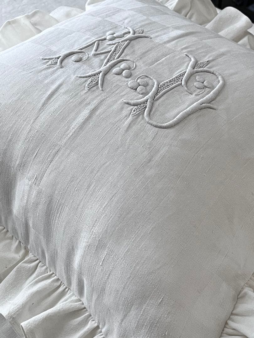 【美品】フランスアンティーク ADモノグラム ホワイトフリルクッションカバー