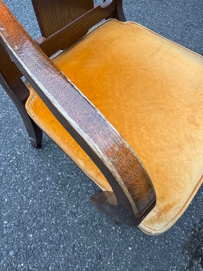 P*e様 アンティーク 木製 アームチェア 彫刻入り ダイニングチェア ヴィンテ