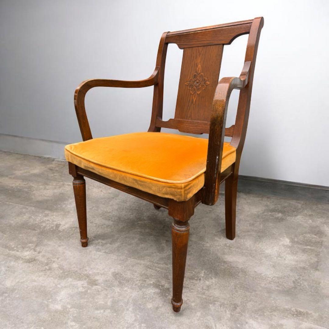 P*e様 アンティーク 木製 アームチェア 彫刻入り ダイニングチェア ヴィンテ