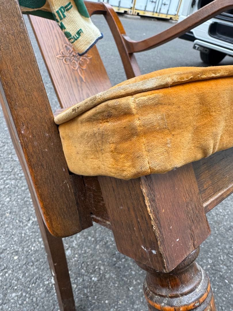 P*e様 アンティーク 木製 アームチェア 彫刻入り ダイニングチェア ヴィンテ