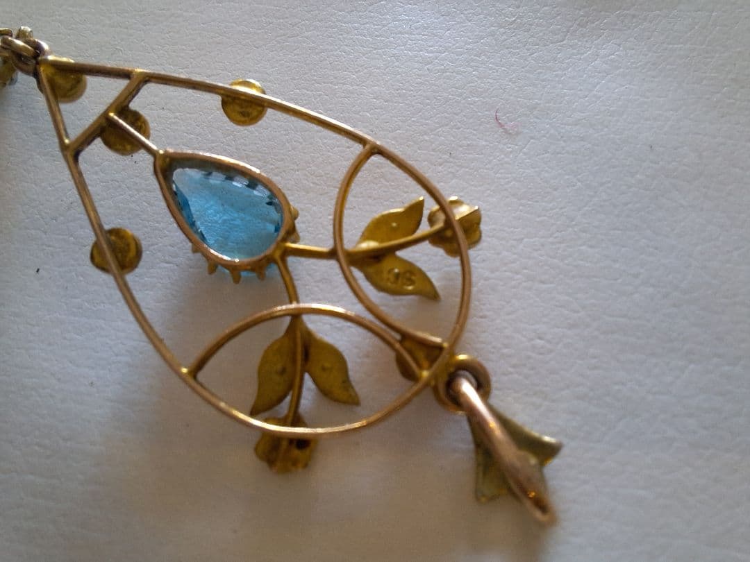 アールヌーボー　９ct　ペンダント　ブルー天然石