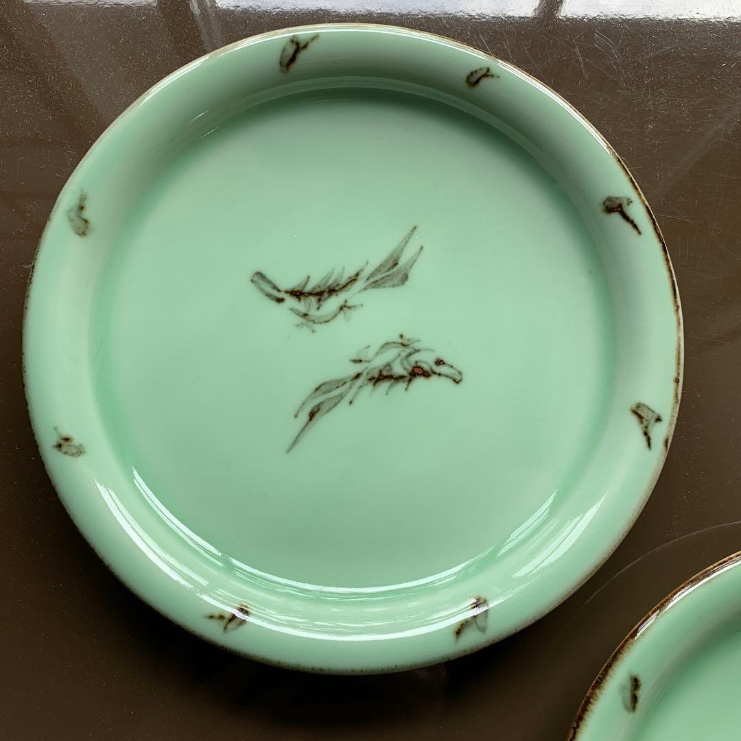 青磁　双魚文皿　五客　広永陶苑　木箱入り