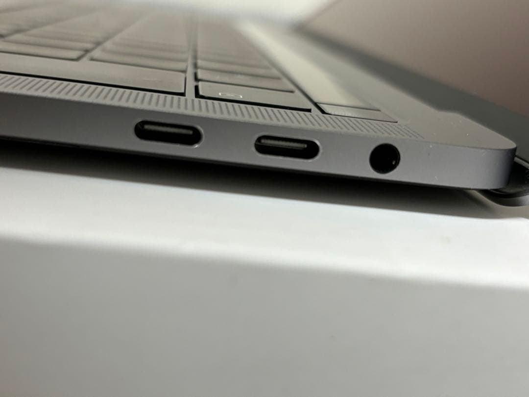 極美品* MacBook Pro 2018 13.3inch 8g 512M