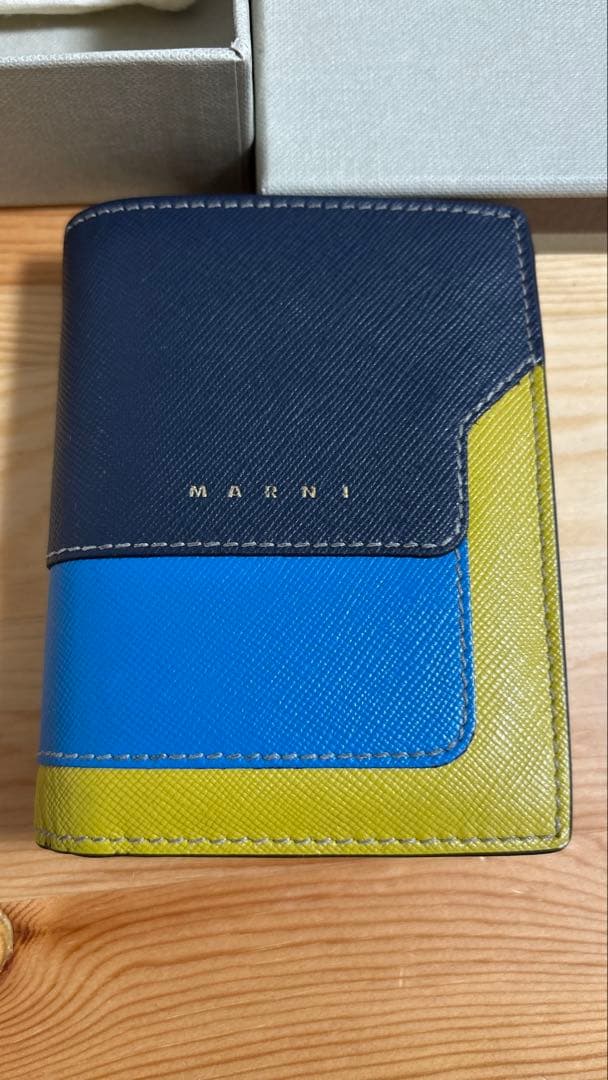マルニ　二つ折り　財布　コンパクト　MARNI