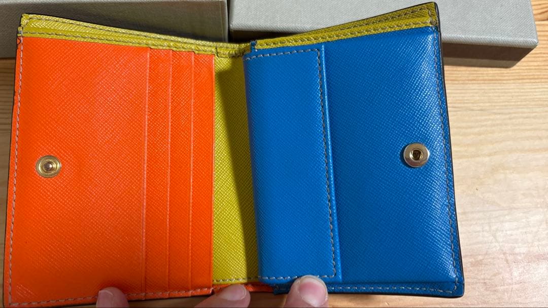 マルニ　二つ折り　財布　コンパクト　MARNI