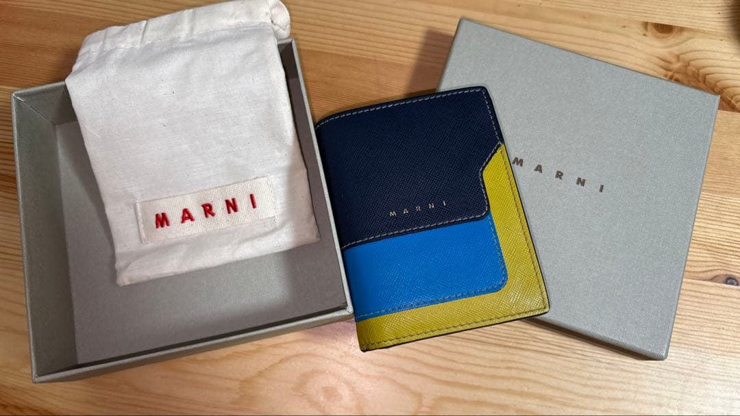 マルニ　二つ折り　財布　コンパクト　MARNI