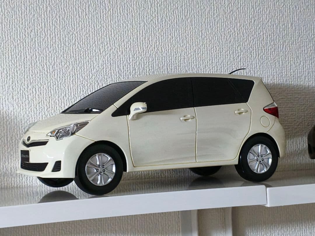 ラクティス　トヨタ　カラーサンプル　1/16？　ミニカー