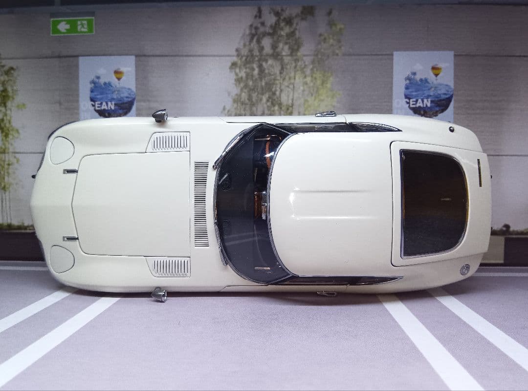 オートアート製 1/18 トヨタ2000 GT 訳あり