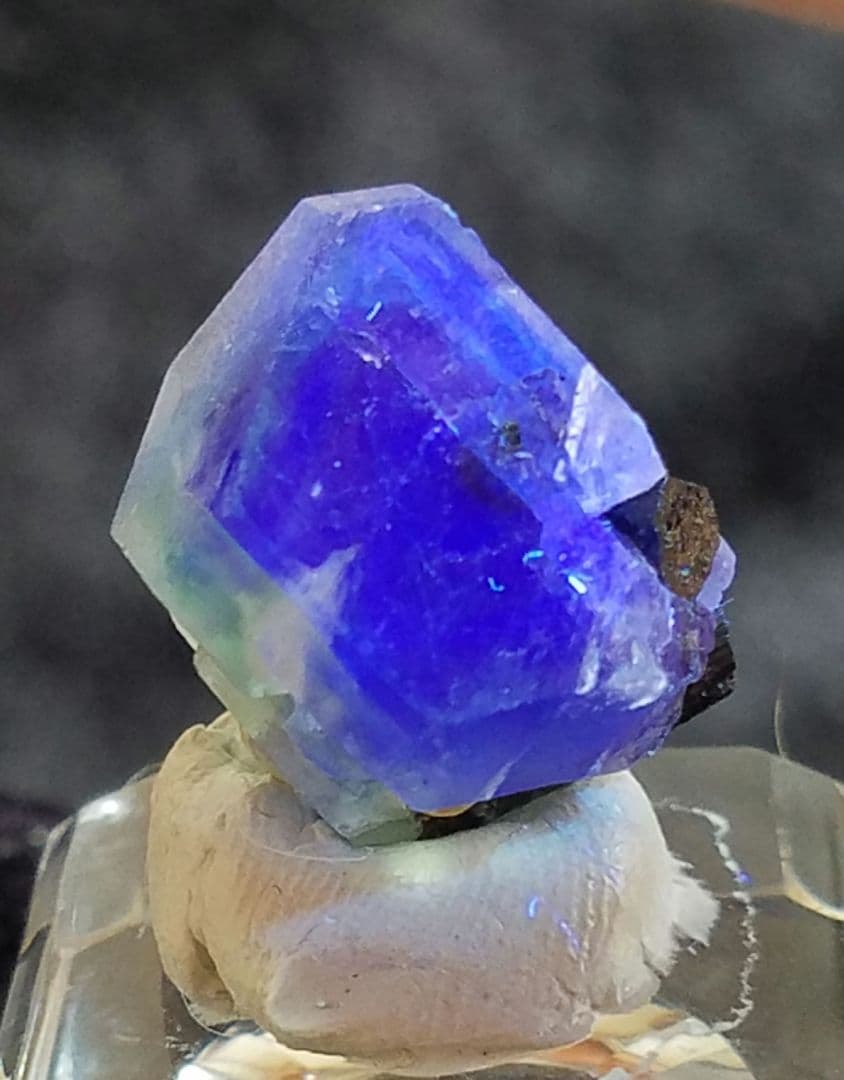 ナミビア   エロンゴ産  フローライトキューブNo1272