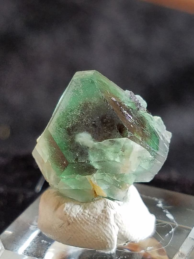 ナミビア   エロンゴ産  フローライトキューブNo1272