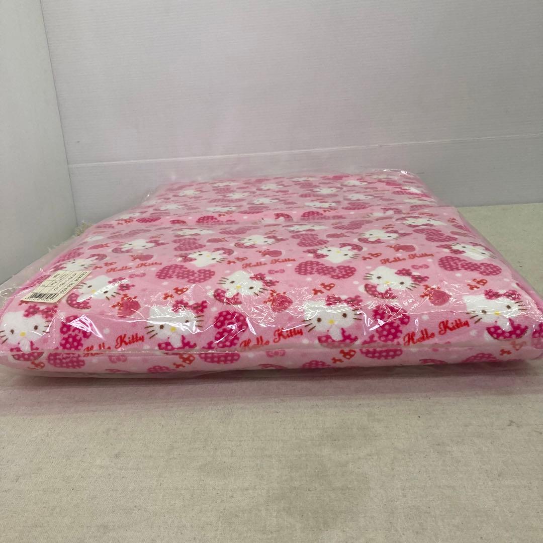【新品未使用★2012年】ハローキティ　フリーシートクッション　リボン　サンリオ