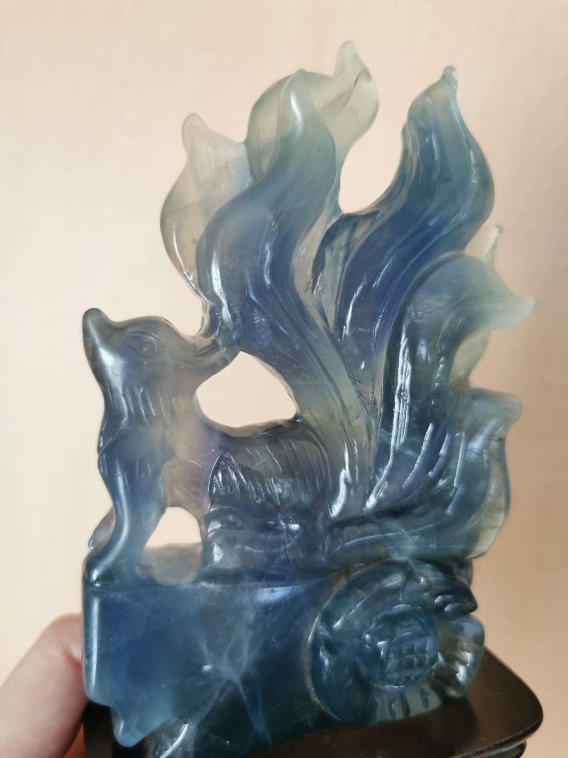 天然石グラデーション‼️ ブルーフローライト九尾 彫刻 専用台座付‼️