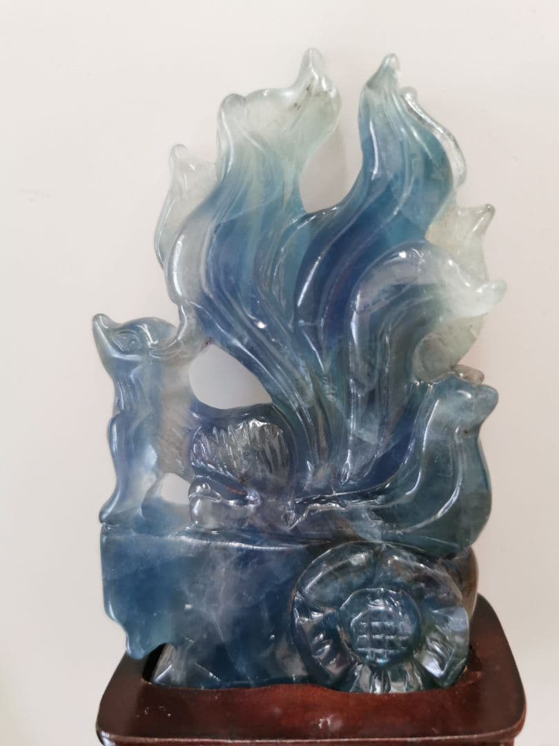 天然石グラデーション‼️ ブルーフローライト九尾 彫刻 専用台座付‼️