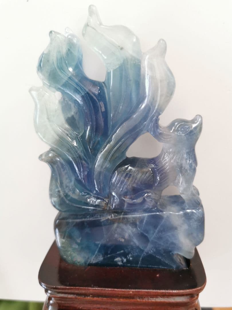 天然石グラデーション‼️ ブルーフローライト九尾 彫刻 専用台座付‼️