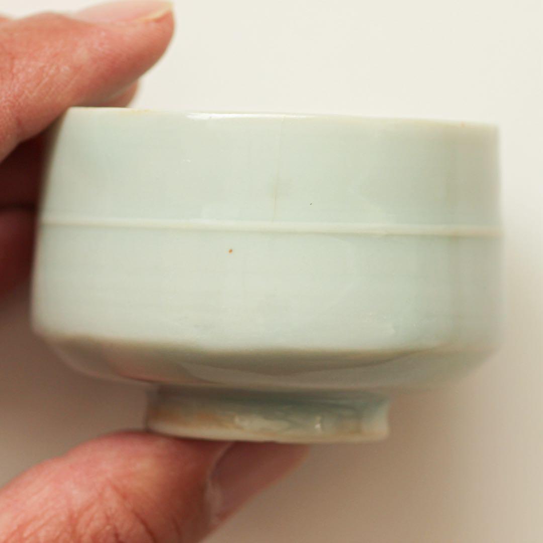 小さな　胴紐　白磁　猪口　酒器