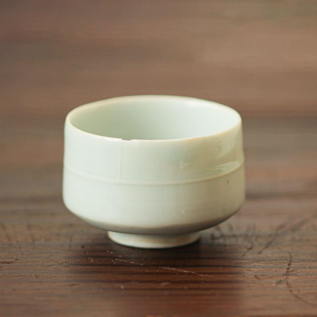 小さな　胴紐　白磁　猪口　酒器