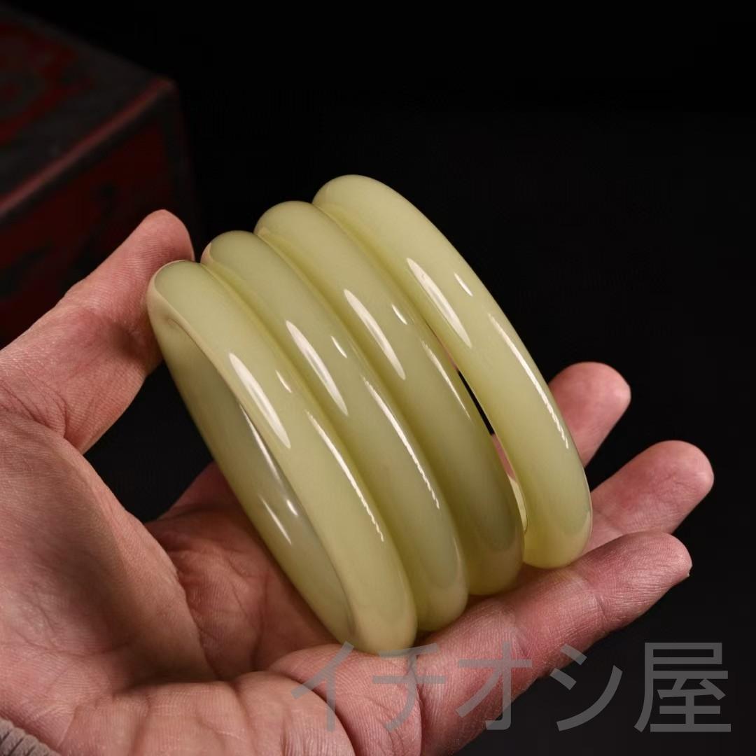 中国古美術 珍品旧蔵 清代宮廷御藏 罕見青白玉手鐲 老漆器箱付 装身具 古玉