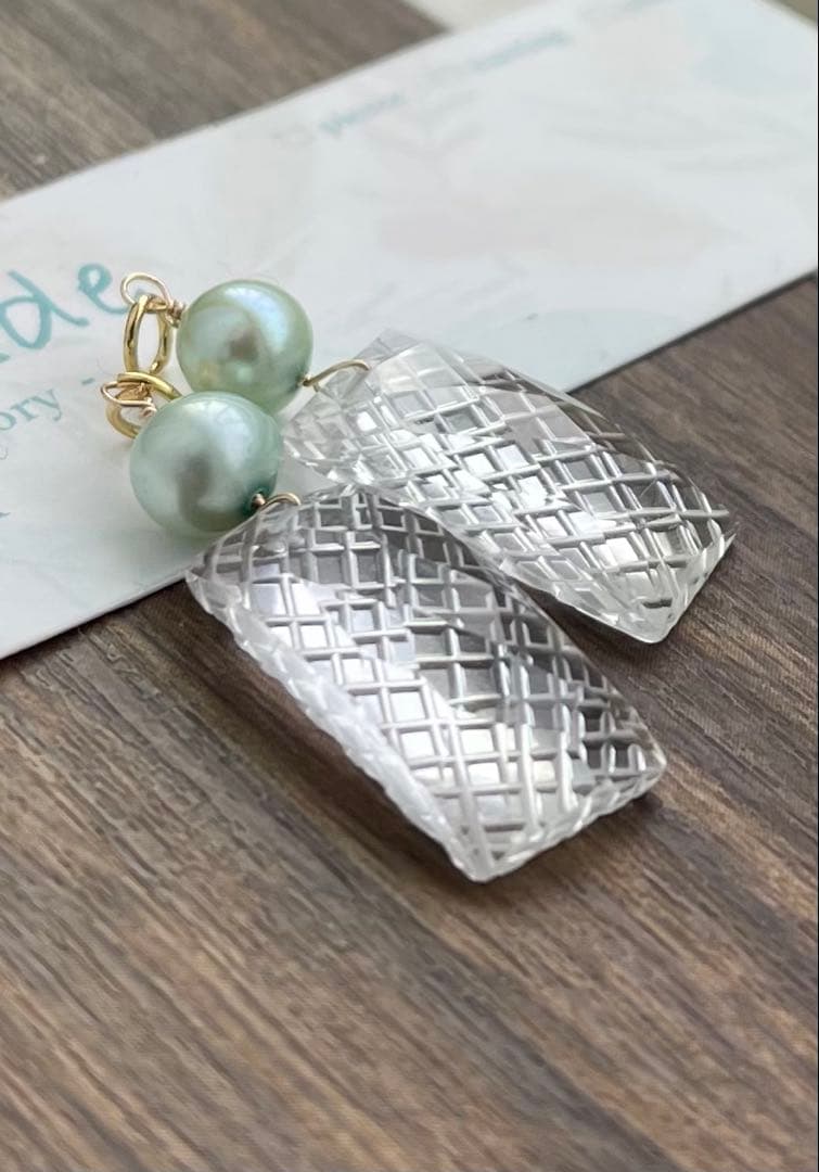 水晶レクタングルカービングのピアスチャーム＊