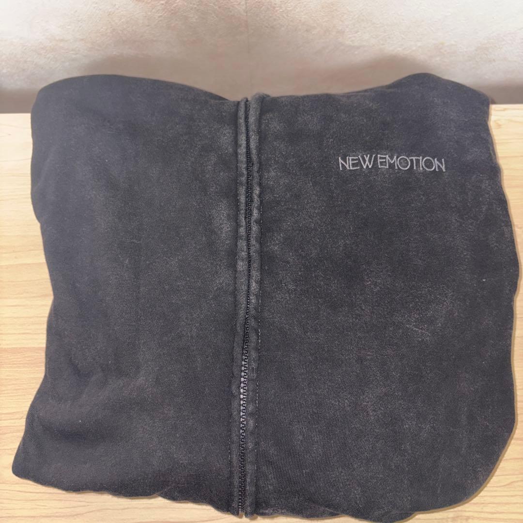 NiziU フーディ (Lサイズ) NEW EMOTION