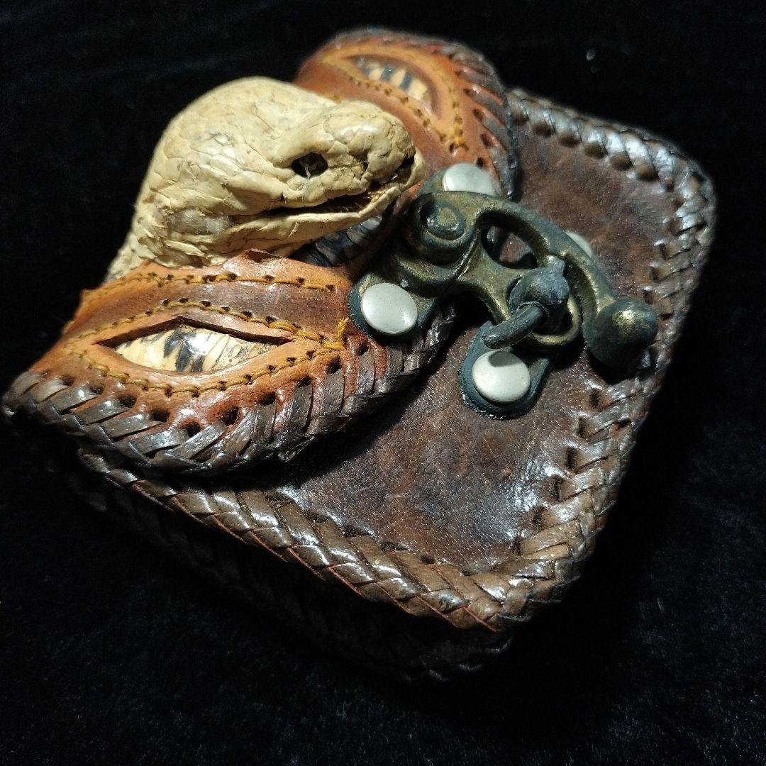 レザー 小物入れ 蛇の頭部デザイン