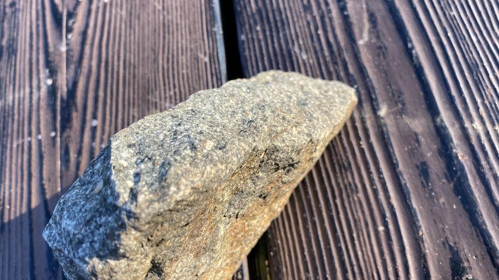 超貴重・岩手県遠野産 「遠野の銘石 角閃石」原石 1.5キロ・送料無料（＃12）