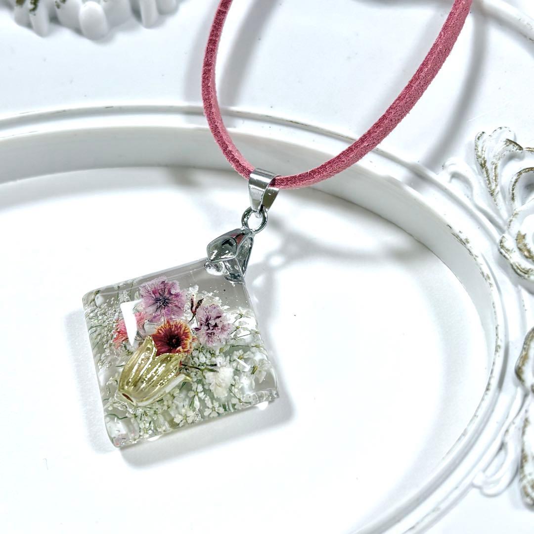 A26-185 レジンネックレス(かすみ草)スクエア