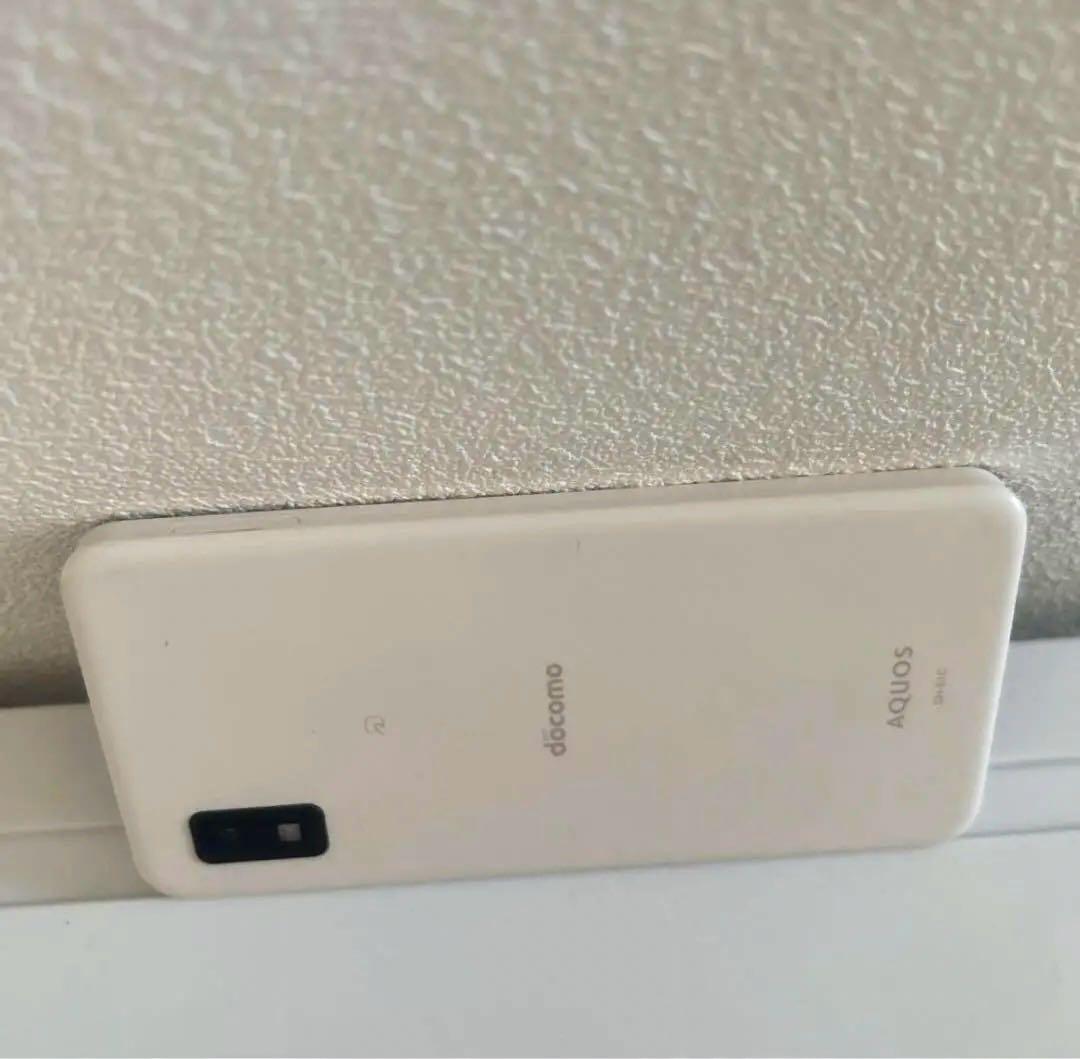 SH-51C AQUOS SIMロック解除済み スマートフォン　スマホ　白