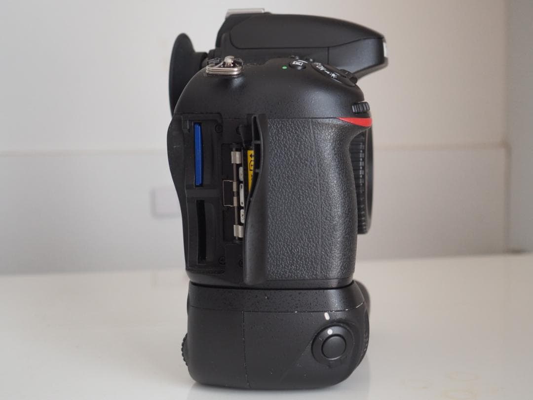 NIKON D610　バッテリーパック MB-D14　ショット数15000未満