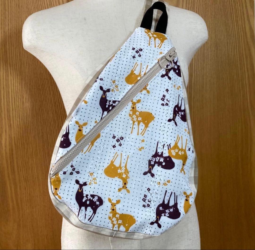 鹿レースのワンショルダー（ホワイト× ブラウン系）