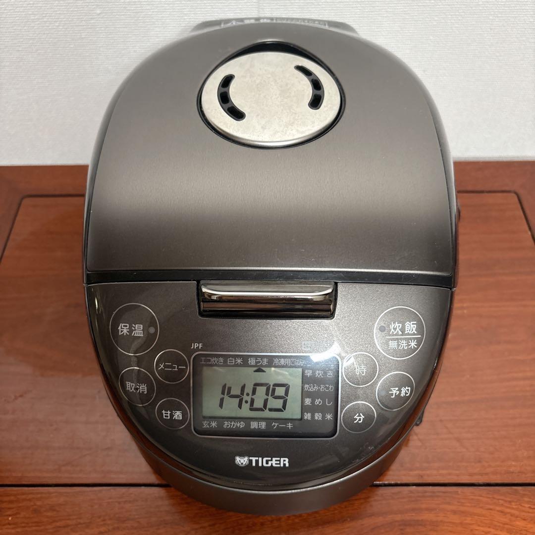 [美品]タイガーIHジャー炊飯器（3合炊）(サテンブラック)/JPF-A550