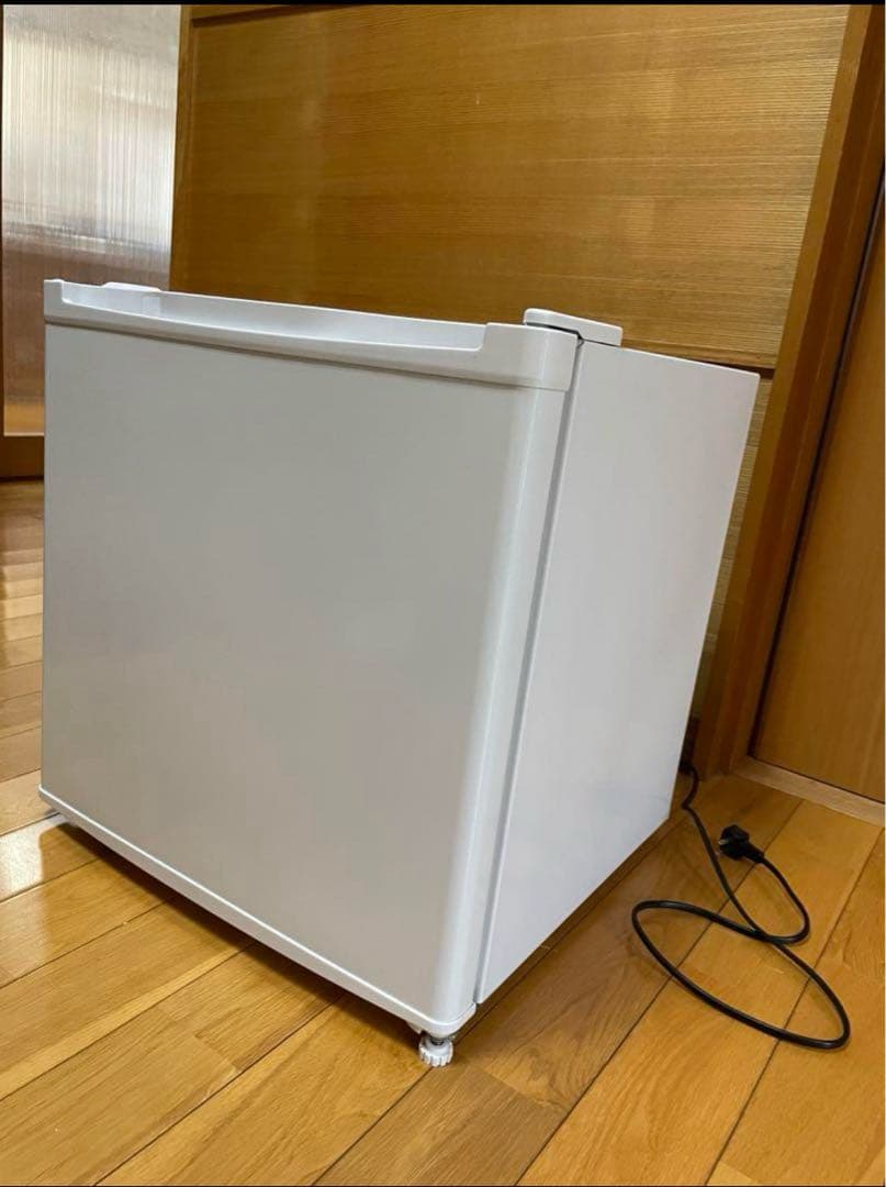 【送料込み】マクスゼン　ミニ冷凍庫　　32L