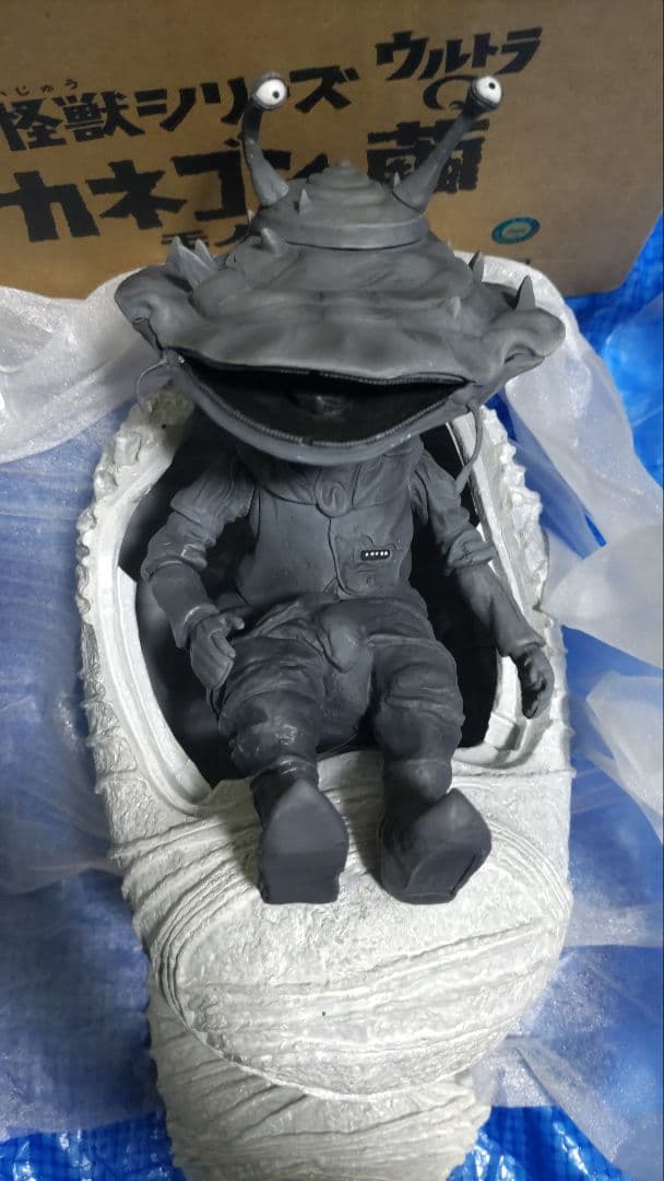トイザらス限定　カネゴンの繭
