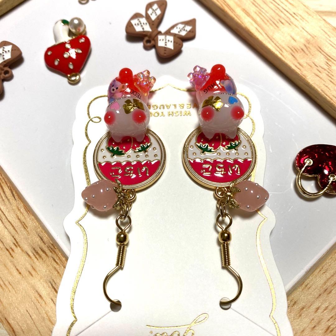 ☆苺とクマちゃんいっぱいlovely猫ちゃんピアス