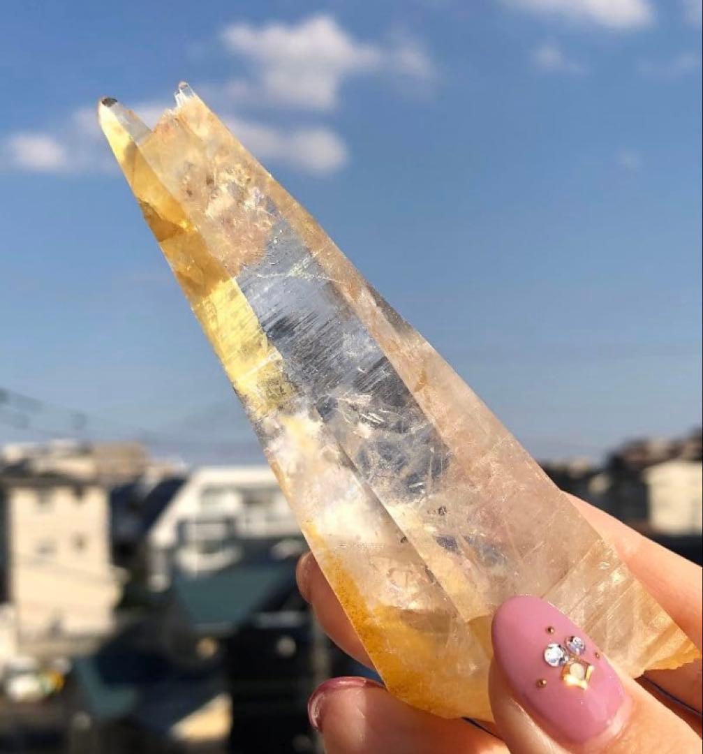 ガネーシュヒマール産　ポイント　天然石のおまけつき