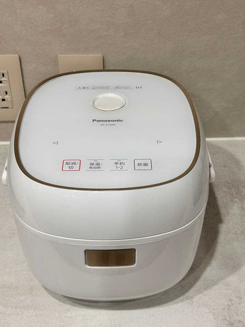 【美品】Panasonic IHジャー 炊飯器 ホワイト SR-KT069