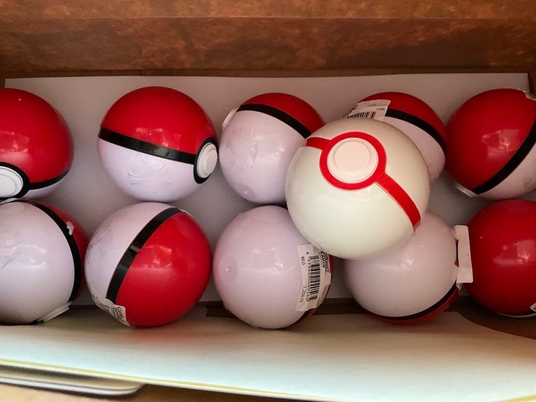 ポケパーク　ポケモンボール入ピンバッジ　ピンズ　10個　プレミアボール