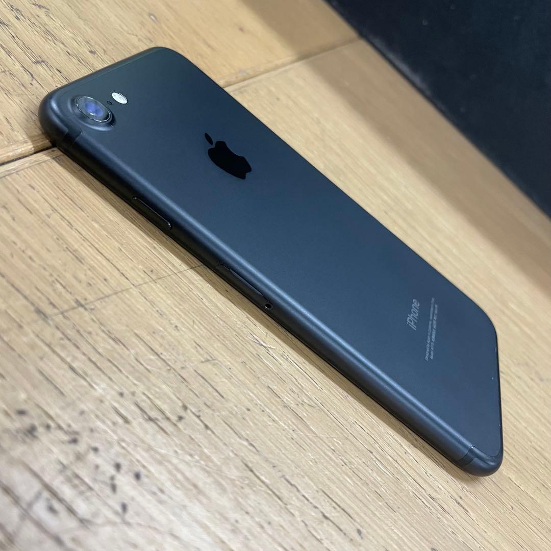 動作品iPhone7 ジェットブラック 32GB MNCE2J/A SIMフリー