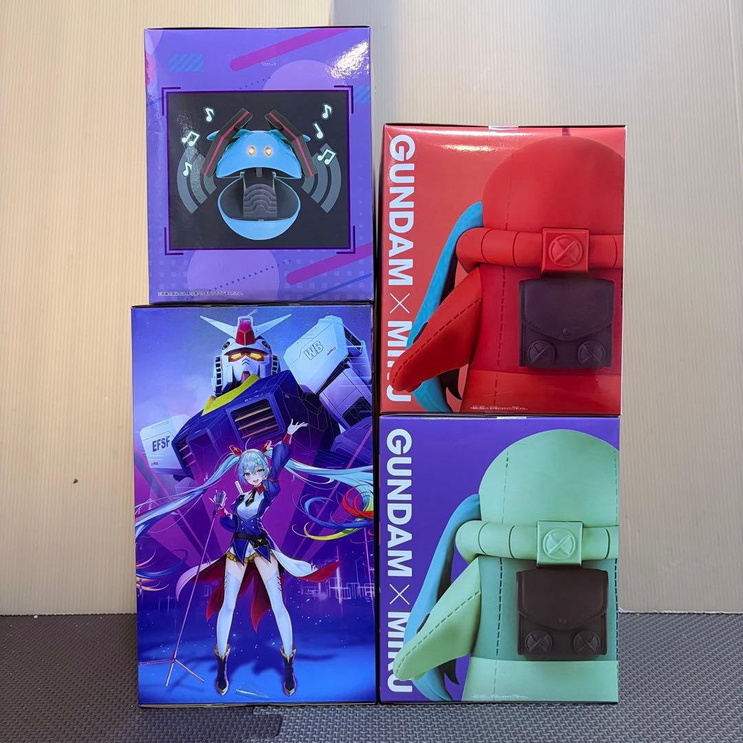ガンダム45周年×初音ミク　フィギュア3体+スピーカー　シャアザクぐるみ　ハロ