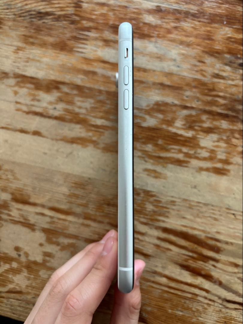 【美品】Apple iPhone XR ホワイト 本体