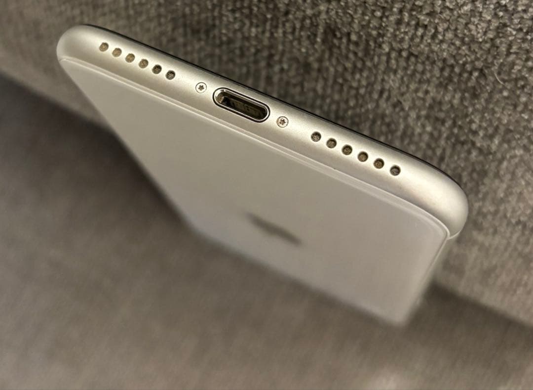 Apple iPhone SE第2世代128GBホワイト