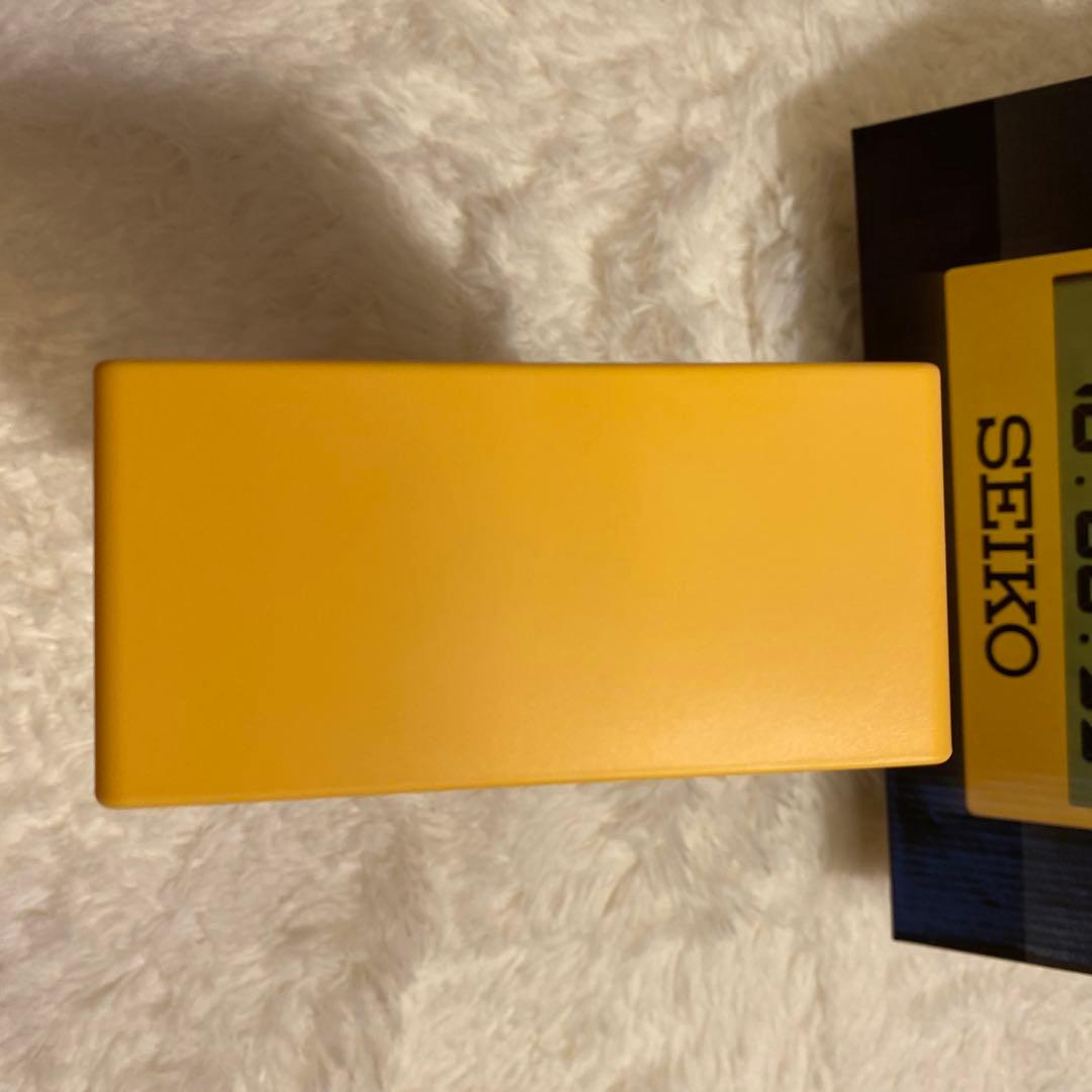 新品SEIKO デジタル掛け時計(置き時計) イエロー