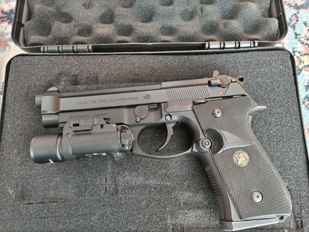 東京マルイ M9A1 ガスブローバック　ライト、希少パックマイヤー製グリップ